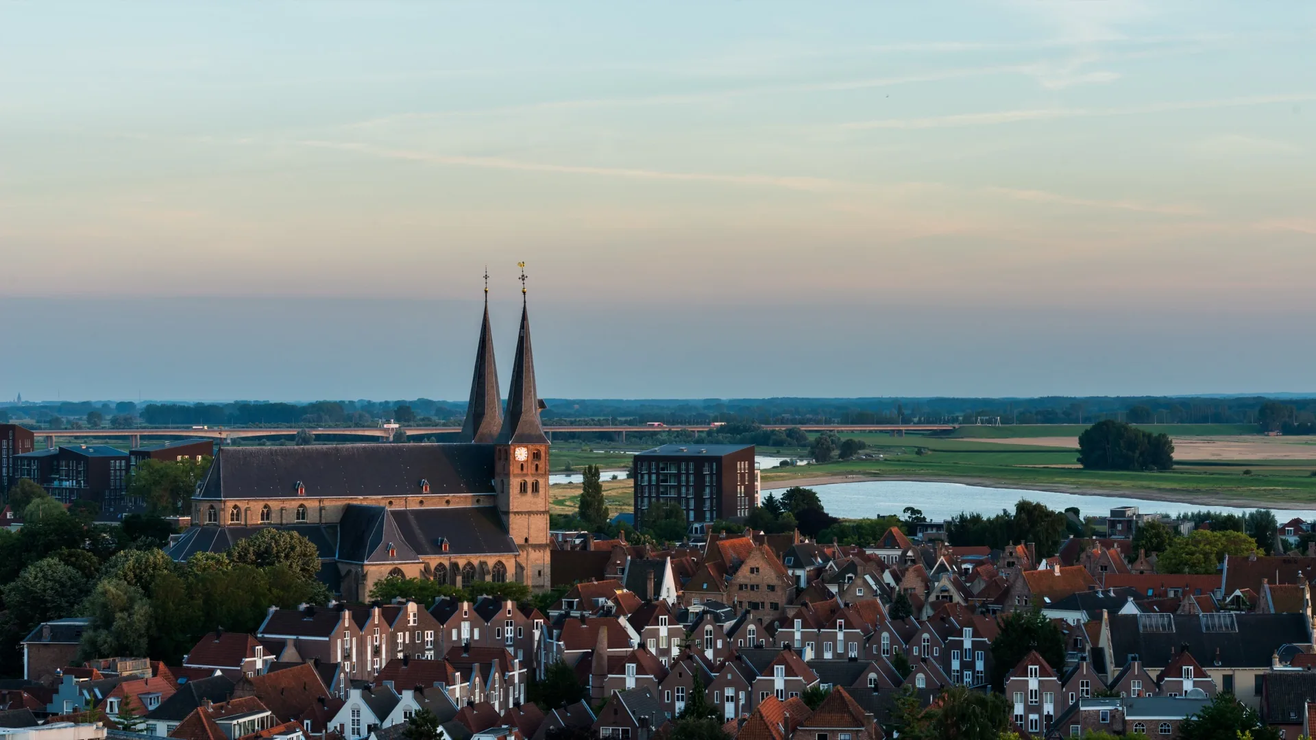 De Bergkerk in Deventer, gezien vanaf de Lebuinustoren, foto door Raymond Rothengatter